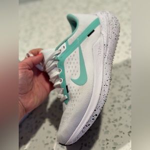 Nike Winflo 10 running shoes